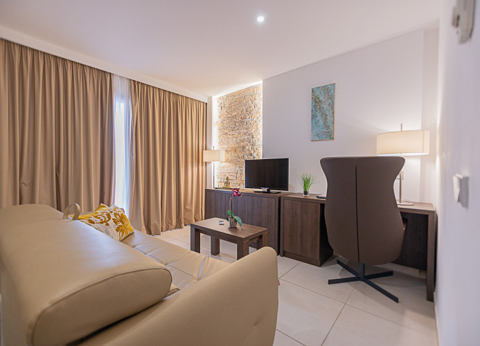 Paradise Apartment Suite